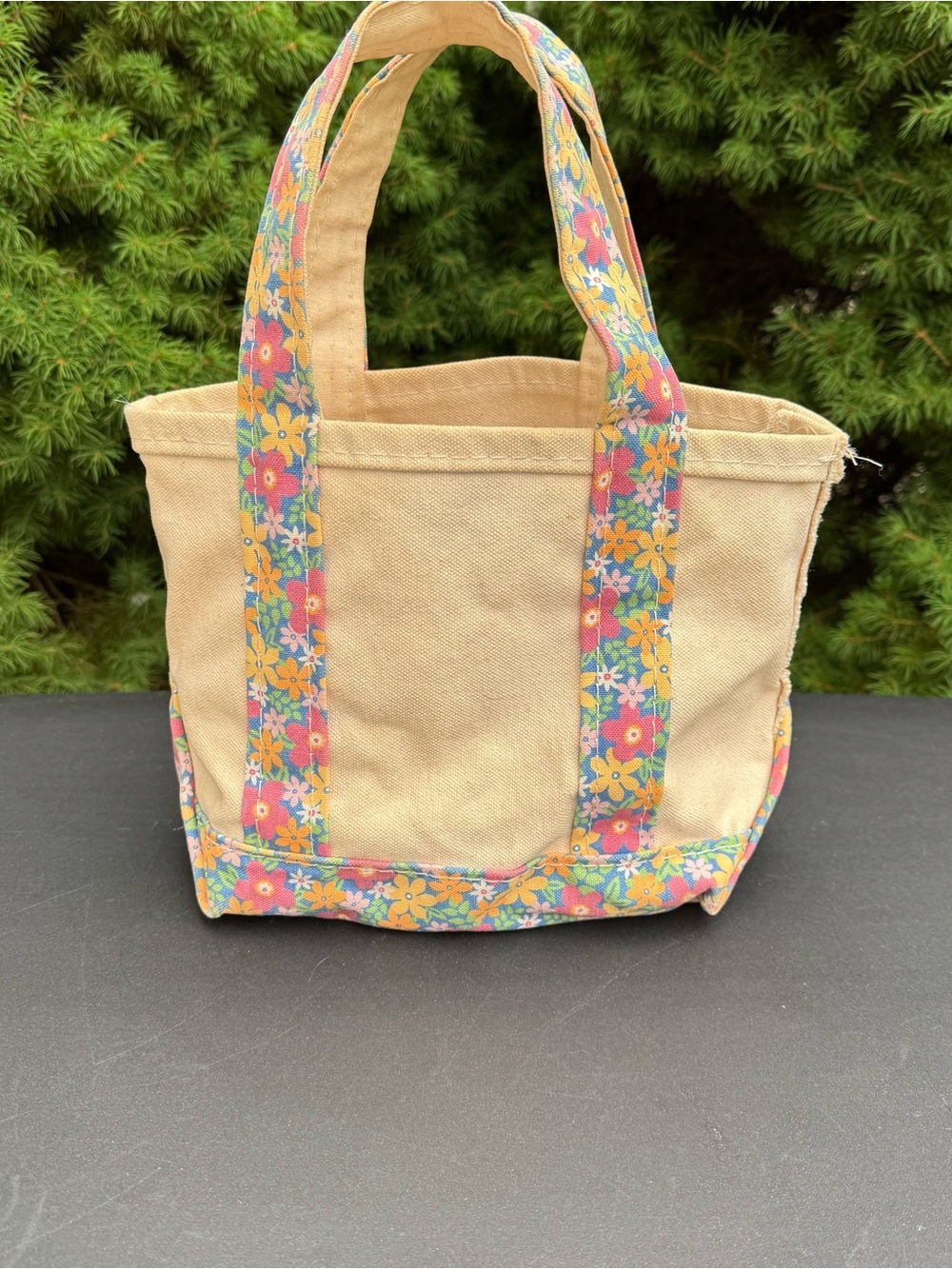 L.L. Bean Vintage 1990s Women's Cream Canvas Boat and Tote with Floral Trim - Picture 2 of 7